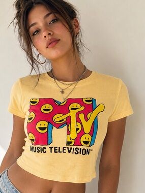 MTV Smiley Face Ribbed Baby Tee Crop Top Yellow Y2K Retro